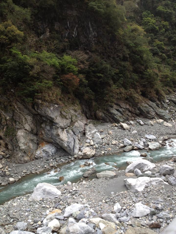 269374_10151381320098842_897465337_n