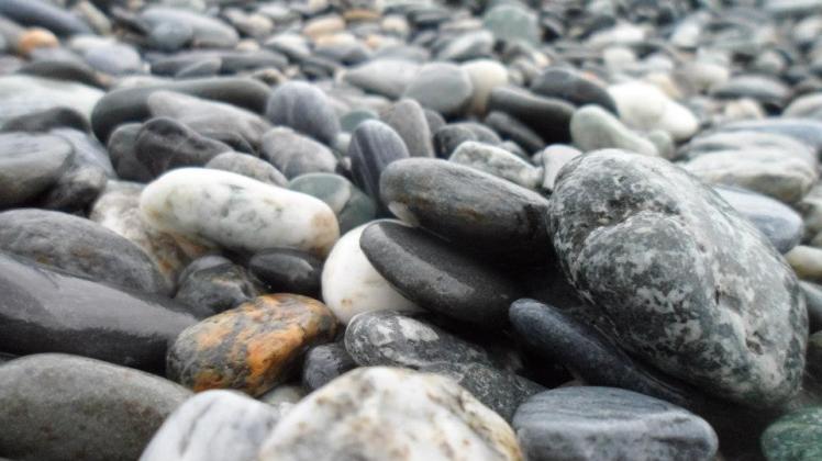 Pebbles at Chihsingtan Beach 七星潭 instead of the usual sand.