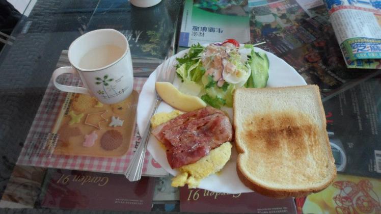 next morning's breakfast at Sky-Moon B&B 觀月民宿