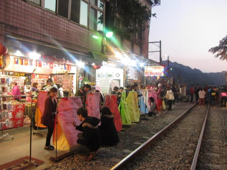 216655_10200967419810510_786342856_n