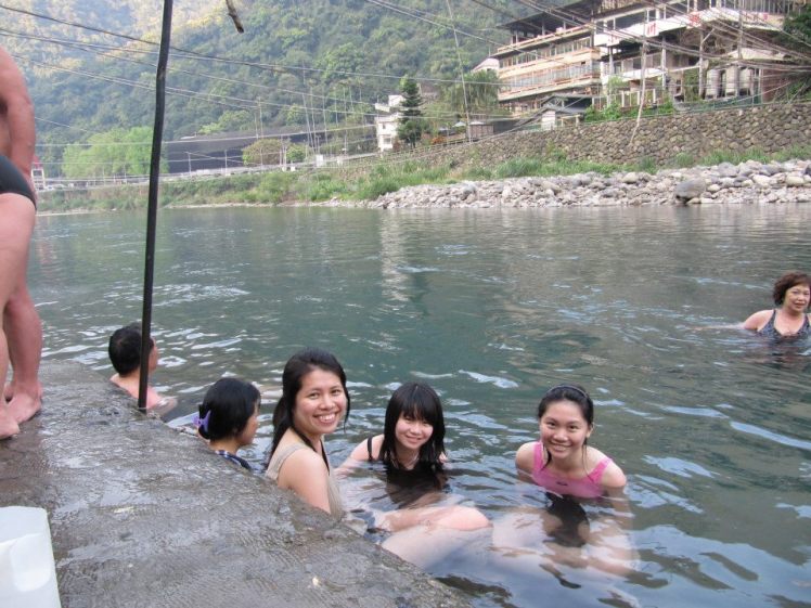 301682_10151384272228842_549543364_n